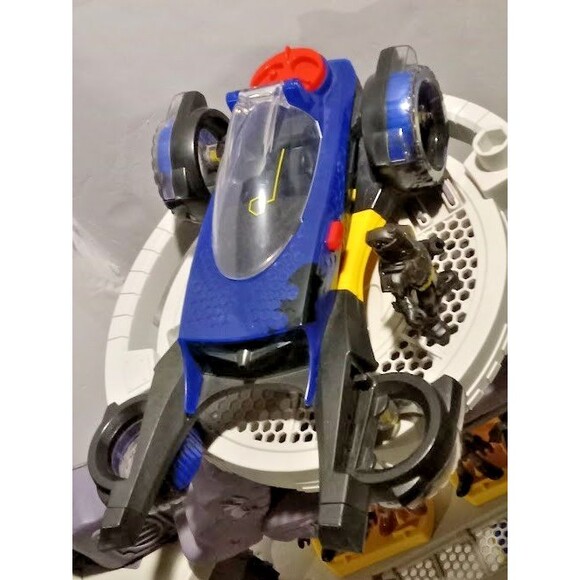 Imaginext DC Super Friends Batman Super Surround Batcave Playset - Picture 14 of 16